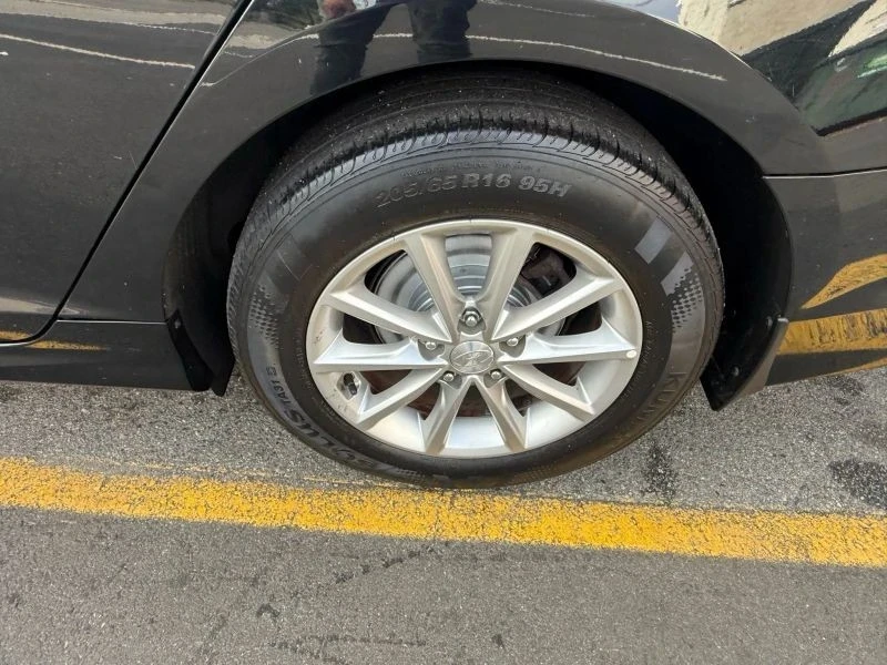 2019 Hyundai Sonata - Image 9 of 12