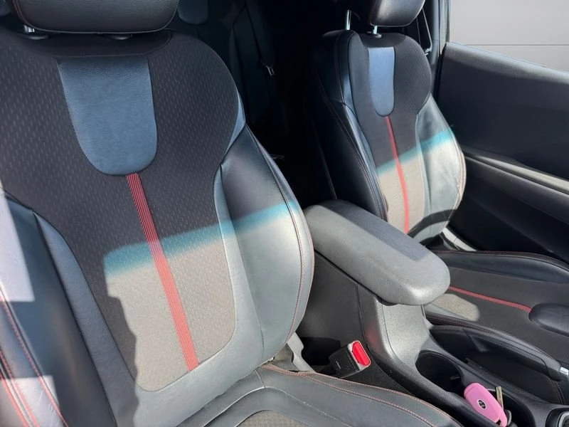 2019 Hyundai Veloster - Image 18 of 20