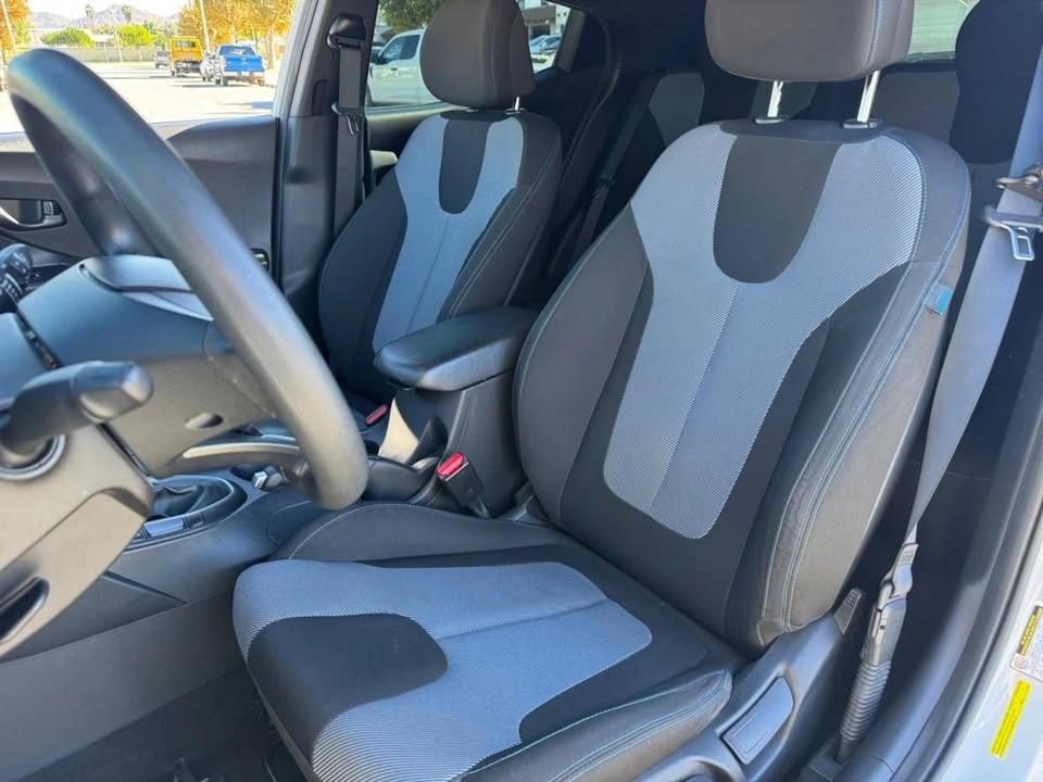 2019 Hyundai Veloster - Image 16 of 20