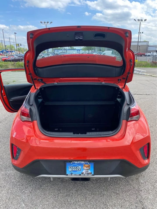 2019 Hyundai Veloster - Image 10 of 18