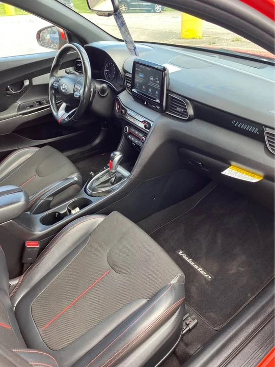 2019 Hyundai Veloster - Image 13 of 18