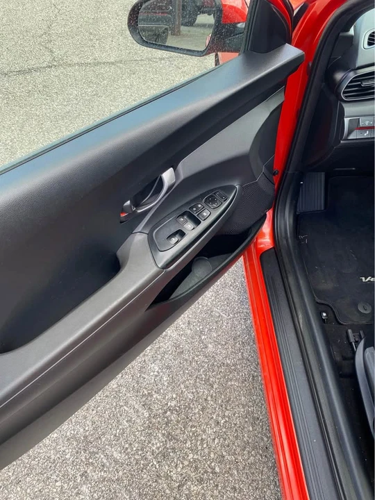2019 Hyundai Veloster - Image 14 of 18
