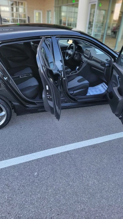 2019 Hyundai Veloster - Image 4 of 11