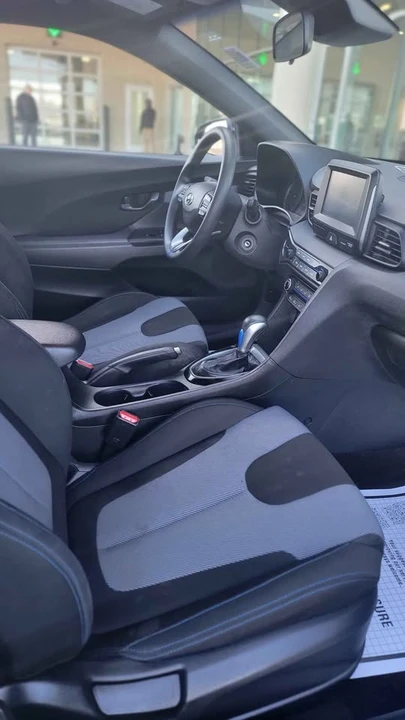 2019 Hyundai Veloster - Image 6 of 11