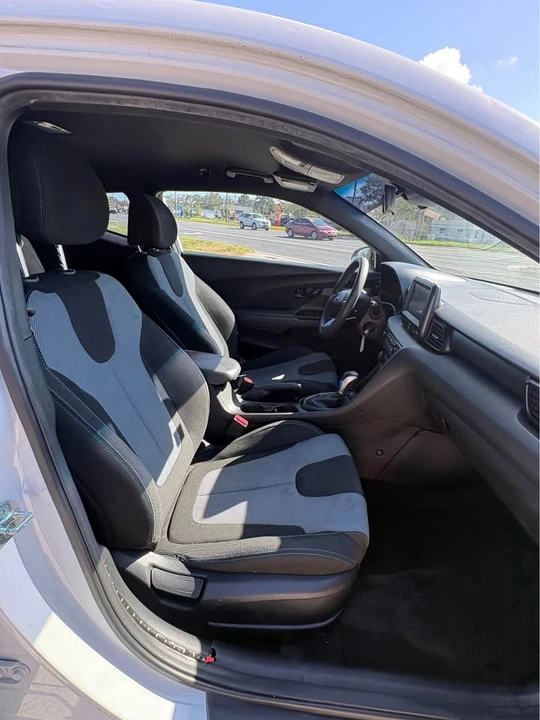 2019 Hyundai Veloster - Image 6 of 15