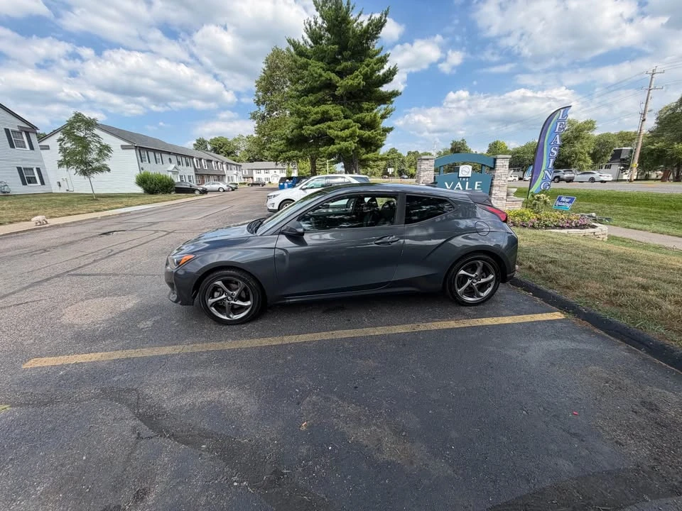 2019 Hyundai Veloster - Image 2 of 3