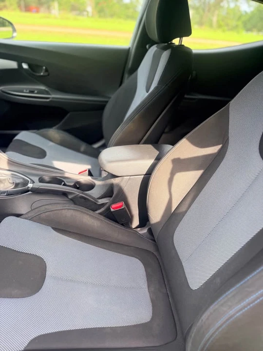 2019 Hyundai Veloster - Image 10 of 13