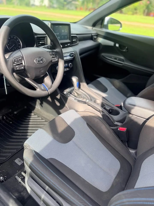 2019 Hyundai Veloster - Image 8 of 13