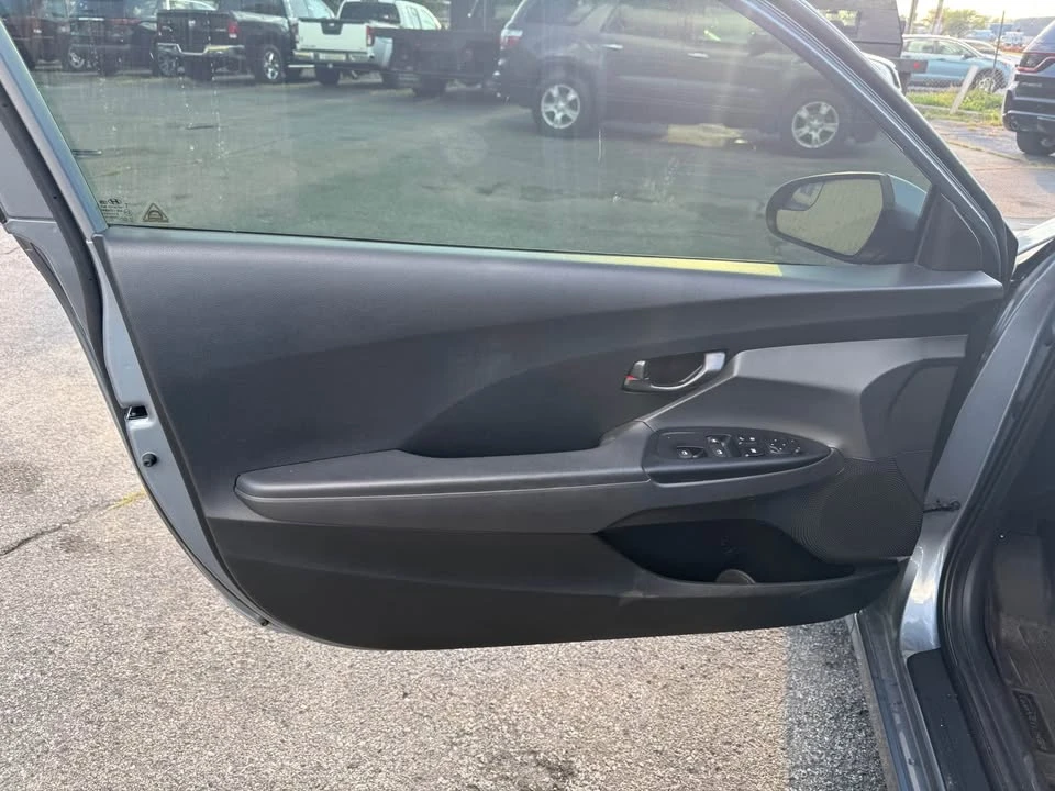 2019 Hyundai Veloster - Image 10 of 16