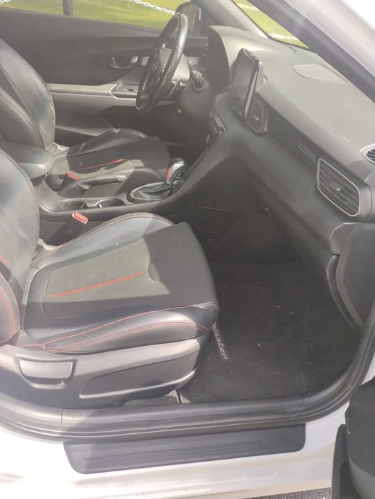 2019 Hyundai Veloster - Image 5 of 10