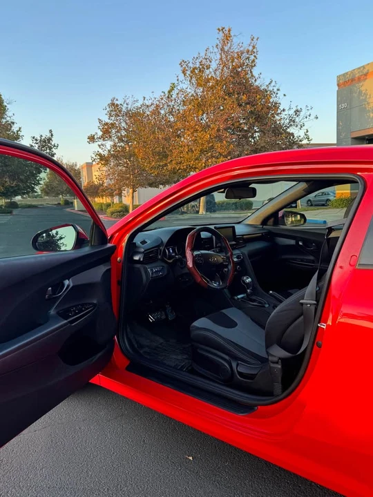 2019 Hyundai Veloster - Image 8 of 15