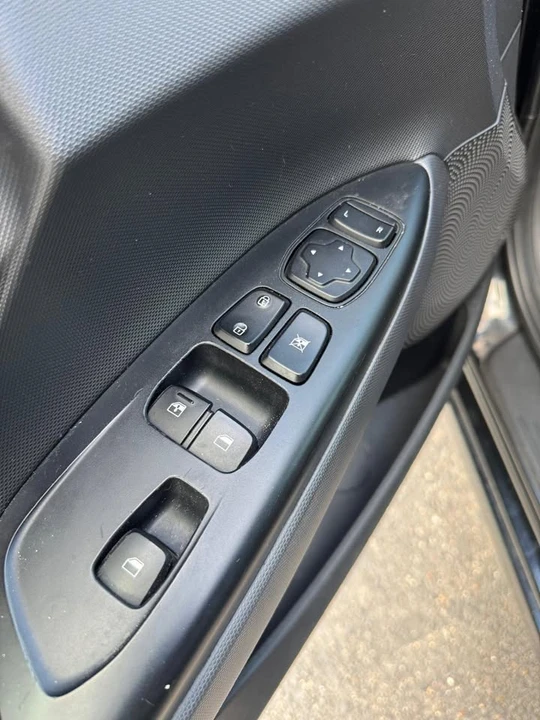 2019 Hyundai Veloster - Image 3 of 12