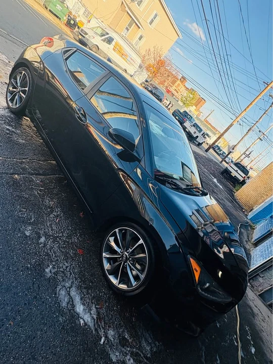 2019 Hyundai Veloster - Image 2 of 13