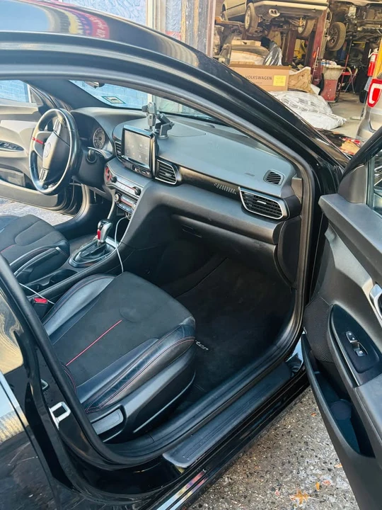 2019 Hyundai Veloster - Image 8 of 13