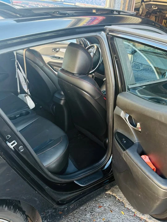 2019 Hyundai Veloster - Image 7 of 13
