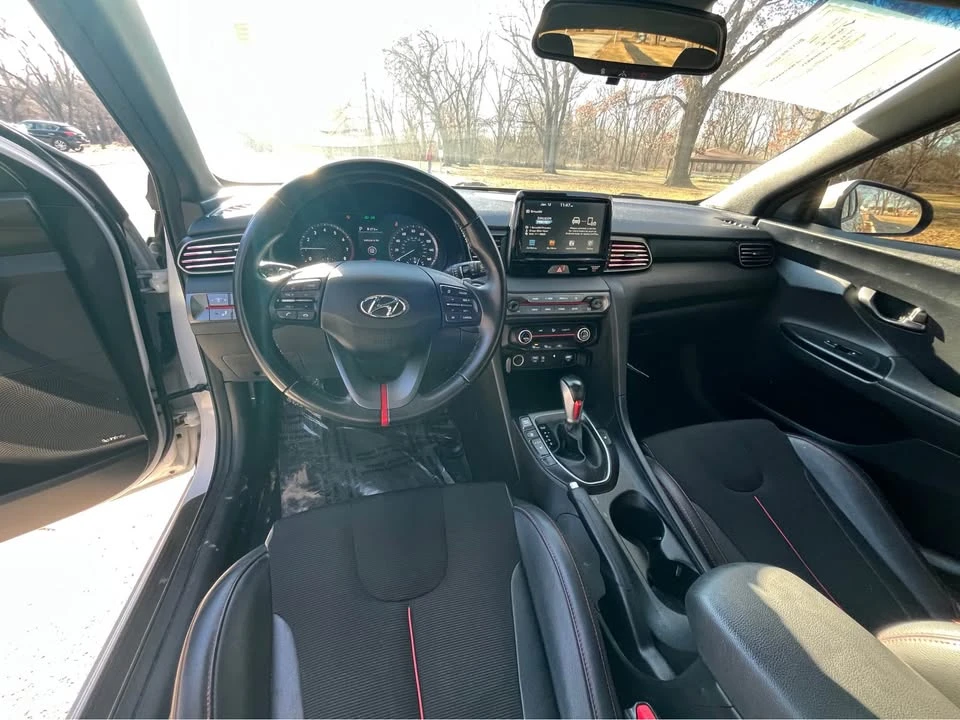 2019 Hyundai Veloster - Image 9 of 11