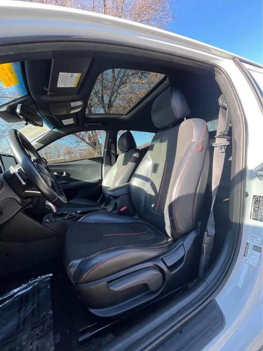2019 Hyundai Veloster - Image 8 of 11
