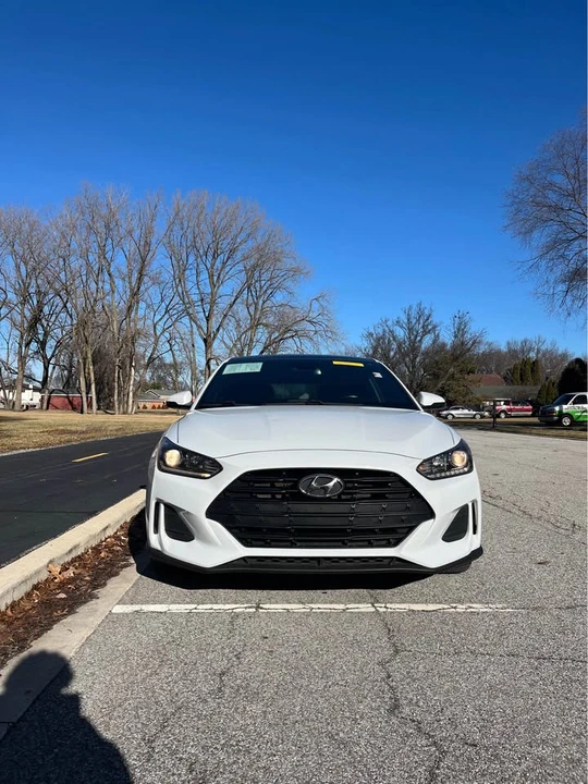 2019 Hyundai Veloster - Image 2 of 11