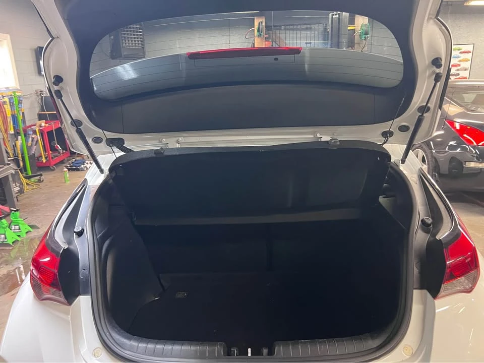 2019 Hyundai Veloster - Image 8 of 10