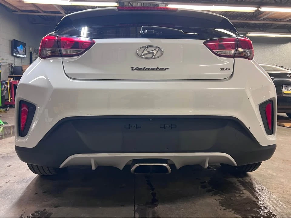2019 Hyundai Veloster - Image 2 of 10