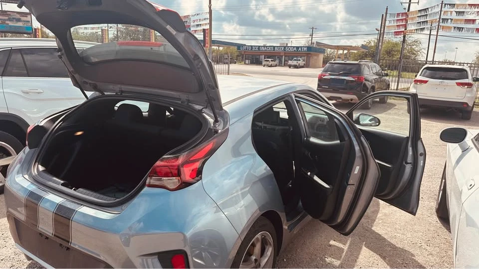 2019 Hyundai Veloster - Image 5 of 8