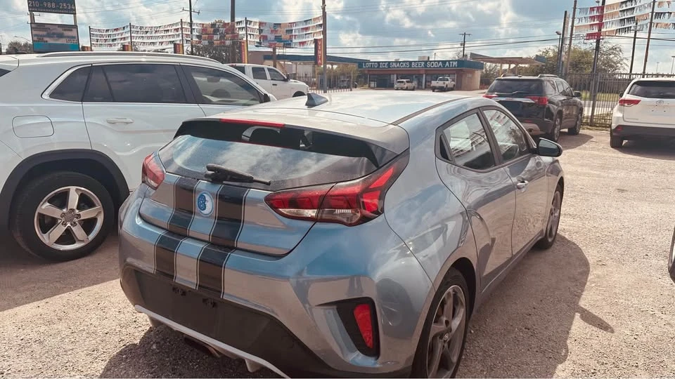 2019 Hyundai Veloster - Image 4 of 8