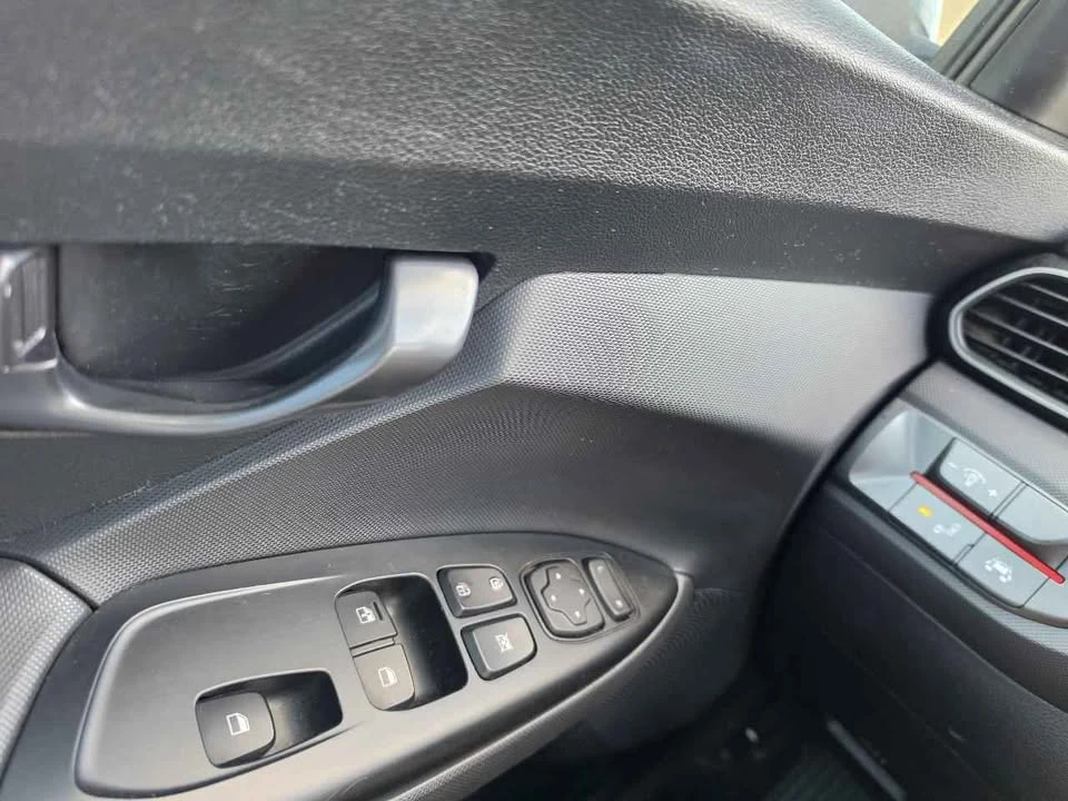 2019 Hyundai Veloster - Image 14 of 15