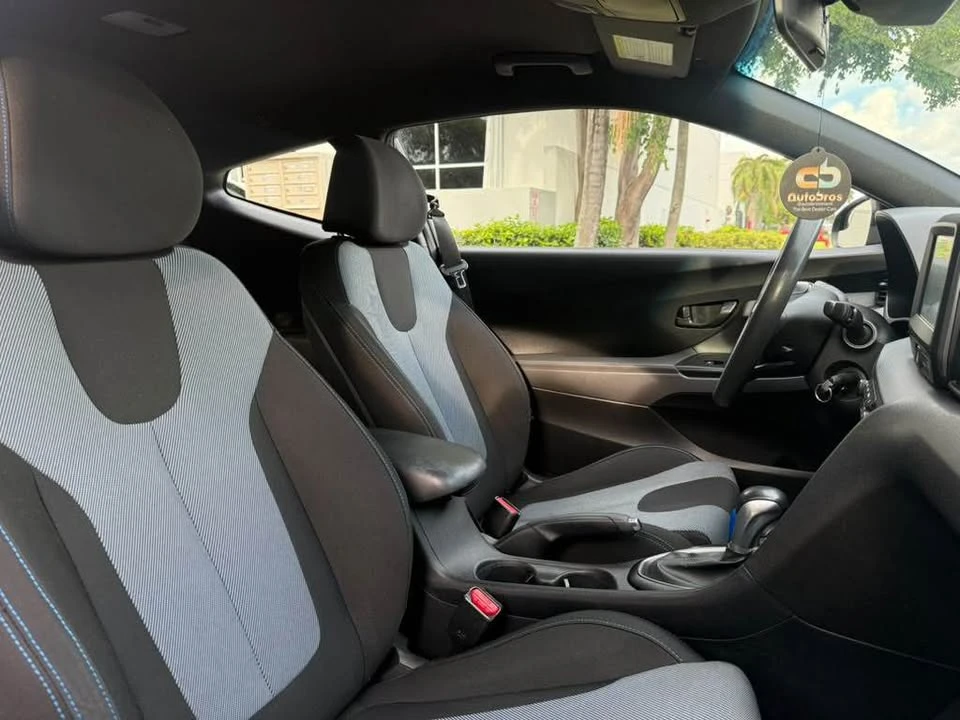2019 Hyundai Veloster - Image 12 of 16