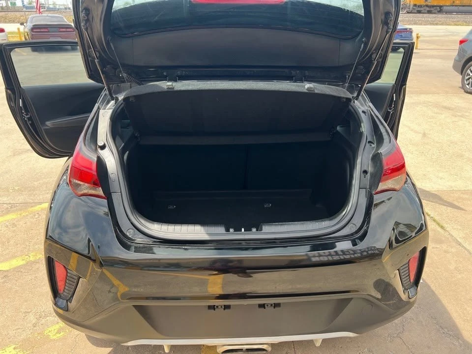 2019 Hyundai Veloster - Image 11 of 20
