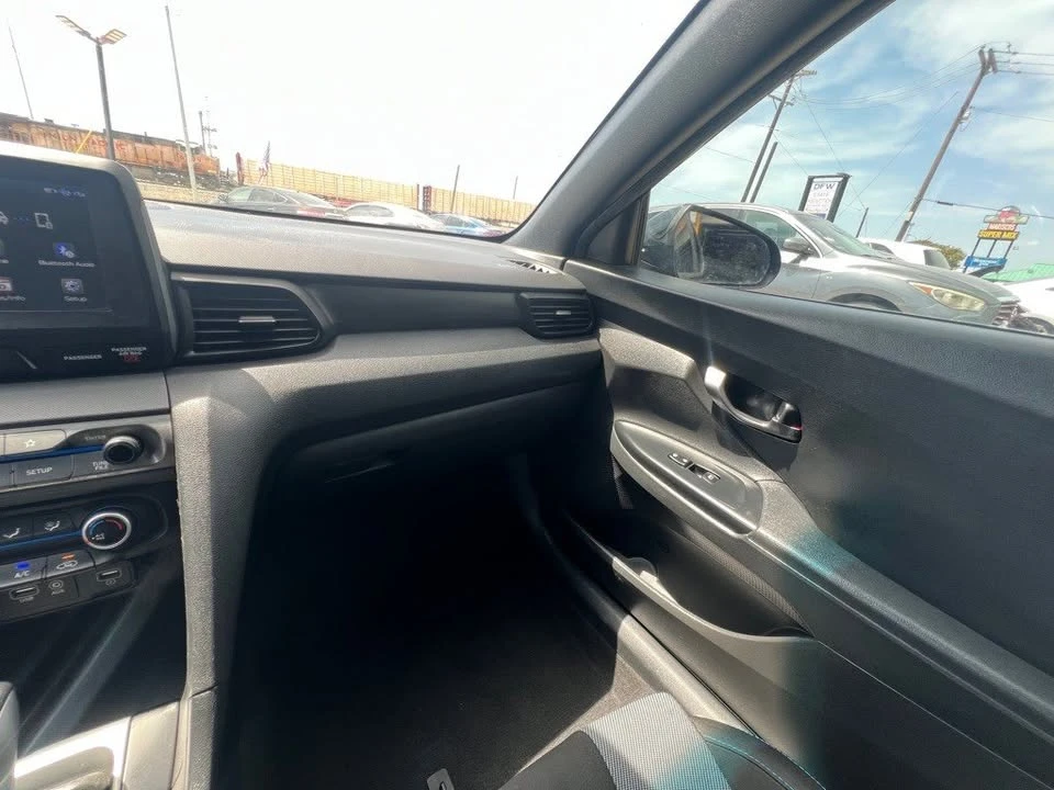 2019 Hyundai Veloster - Image 16 of 20