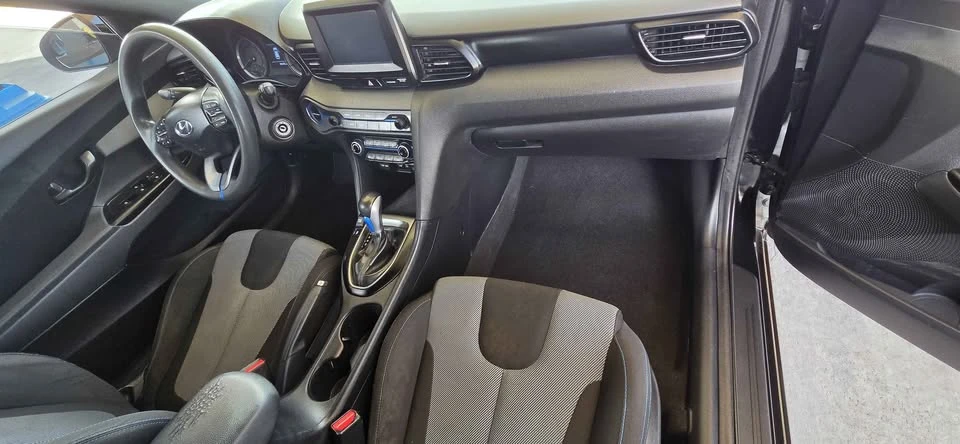 2019 Hyundai Veloster - Image 11 of 15