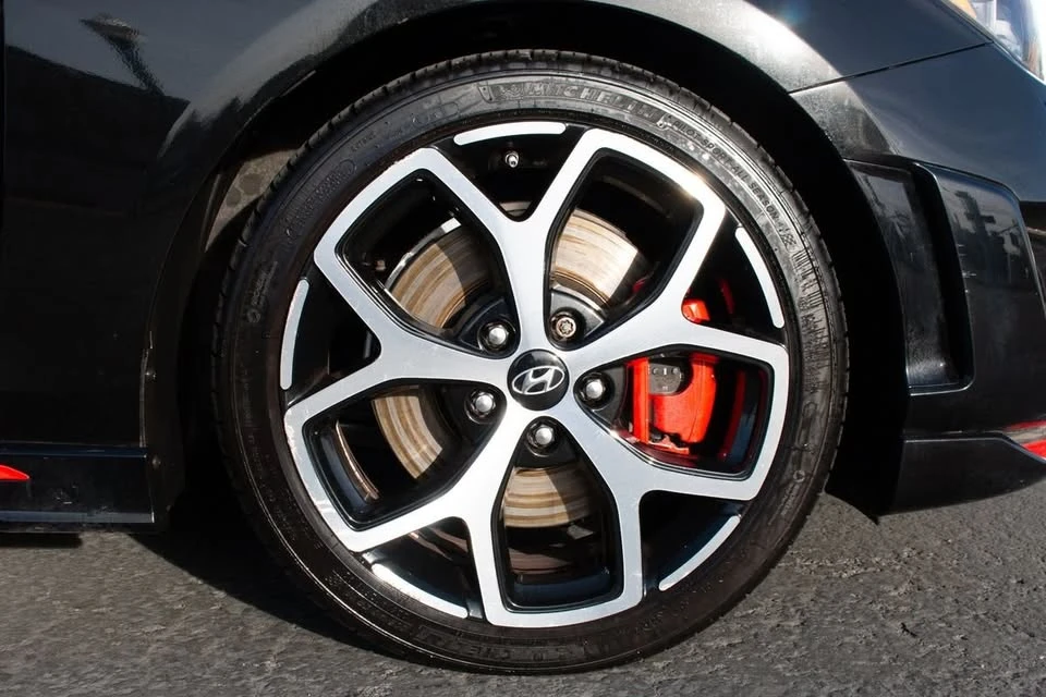2019 Hyundai Veloster N - Image 8 of 19