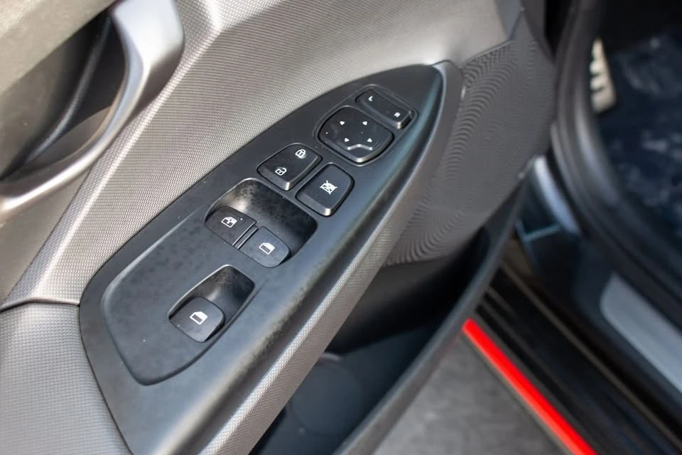 2019 Hyundai Veloster N - Image 10 of 19
