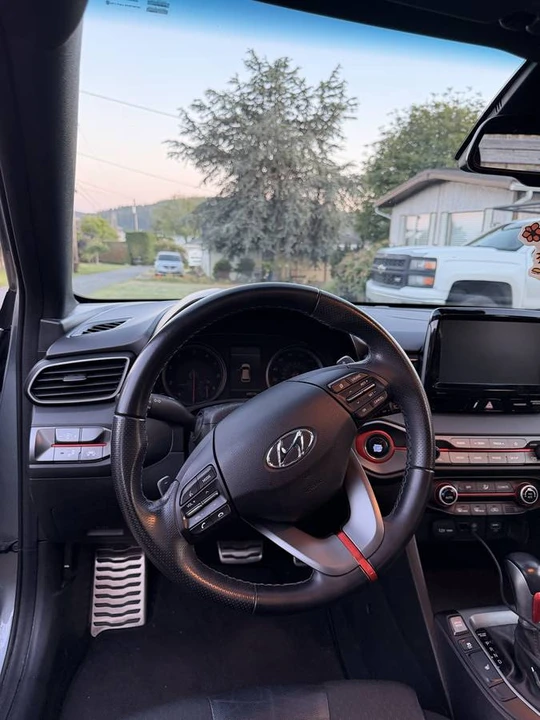 2019 Hyundai Veloster - Image 2 of 15