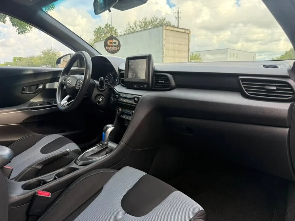 2019 Hyundai Veloster - Image 9 of 16