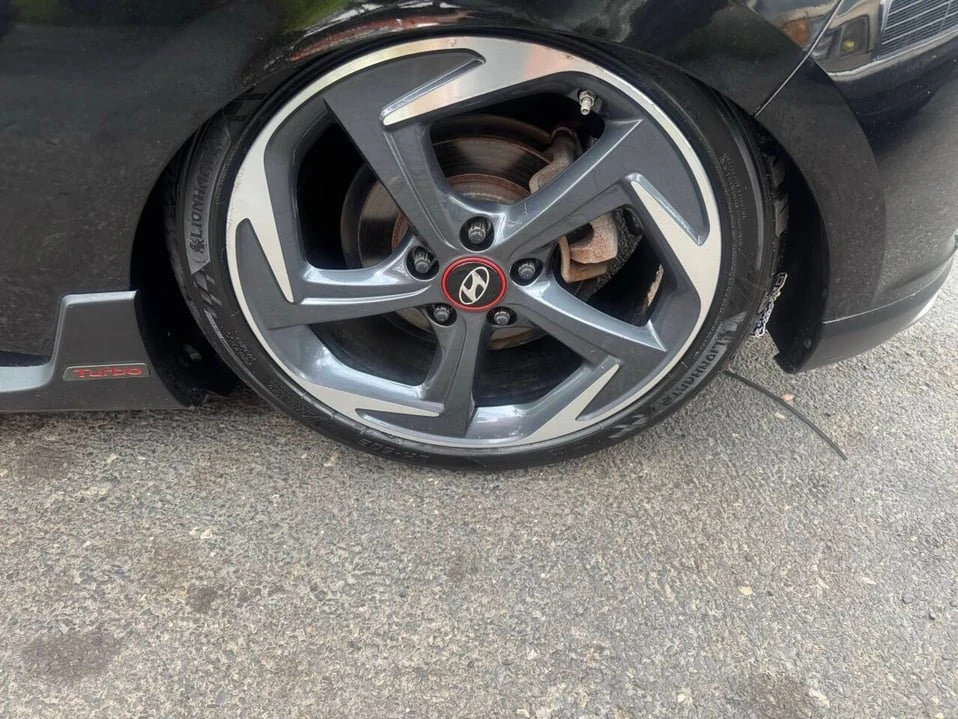 2019 Hyundai Veloster - Image 10 of 17