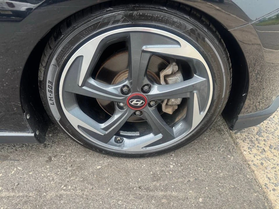 2019 Hyundai Veloster - Image 9 of 17