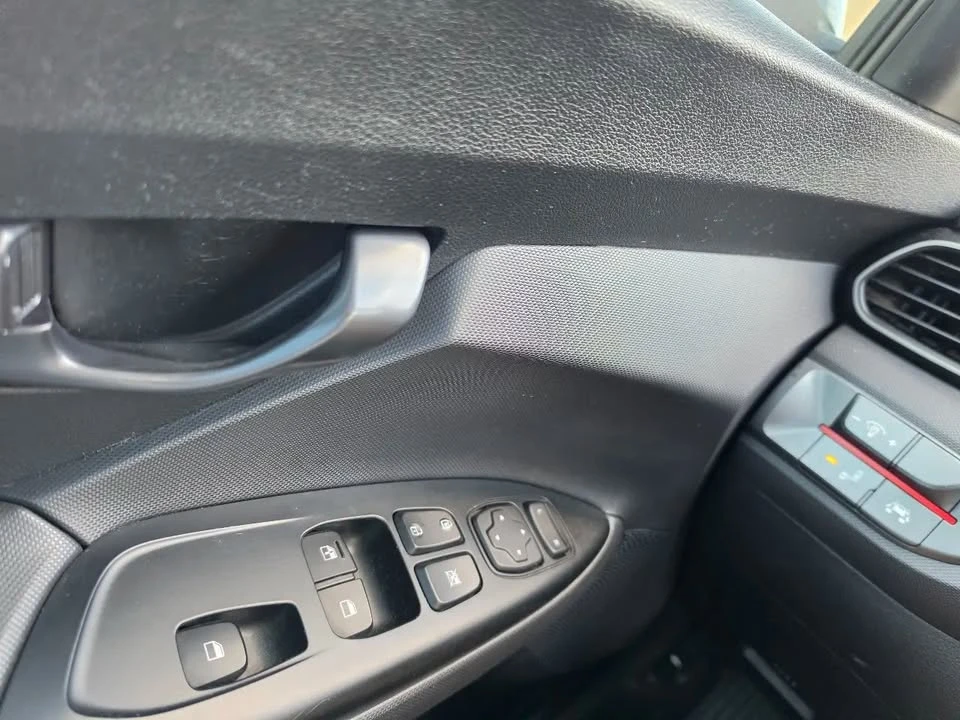 2019 Hyundai Veloster - Image 14 of 16