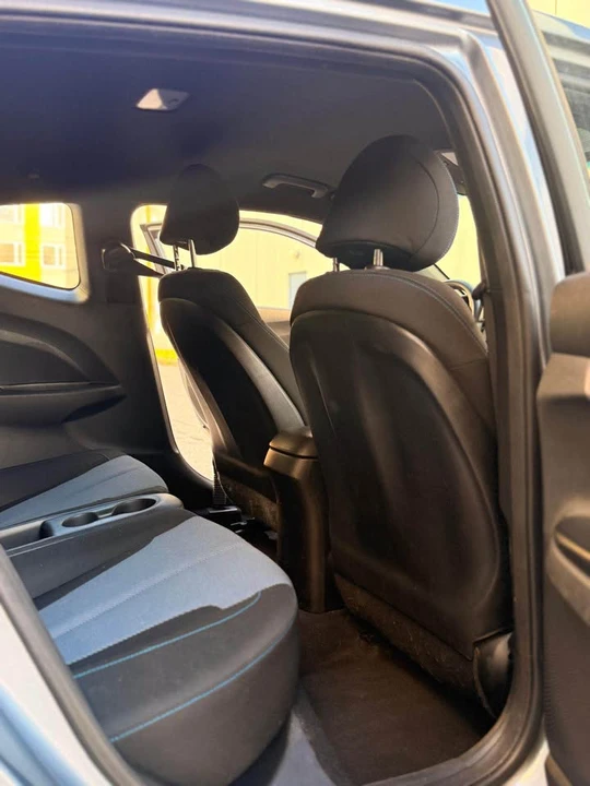 2019 Hyundai Veloster - Image 17 of 19