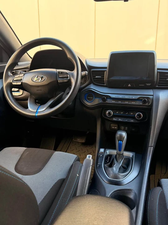 2019 Hyundai Veloster - Image 10 of 19