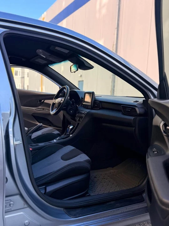 2019 Hyundai Veloster - Image 11 of 19