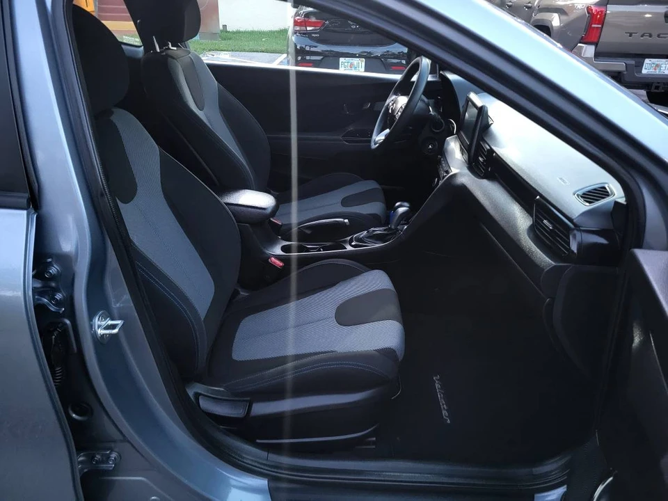 2019 Hyundai Veloster - Image 10 of 24