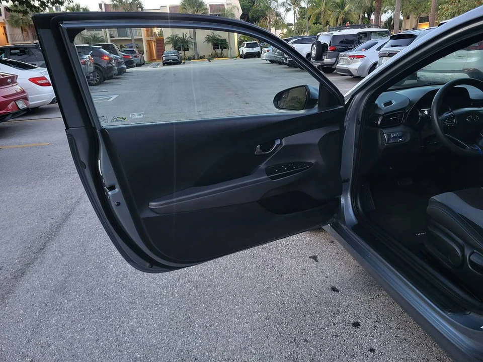 2019 Hyundai Veloster - Image 7 of 24