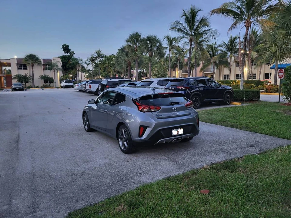 2019 Hyundai Veloster - Image 2 of 24
