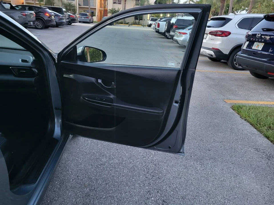2019 Hyundai Veloster - Image 11 of 24