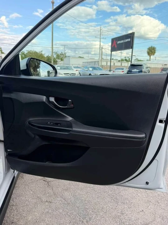2019 Hyundai Veloster - Image 9 of 19
