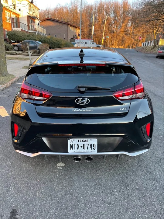 2019 Hyundai Veloster - Image 2 of 9