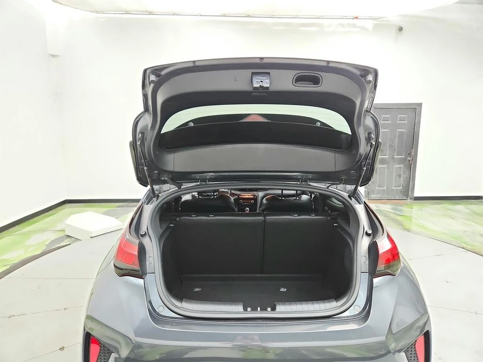 2019 Hyundai Veloster - Image 28 of 31