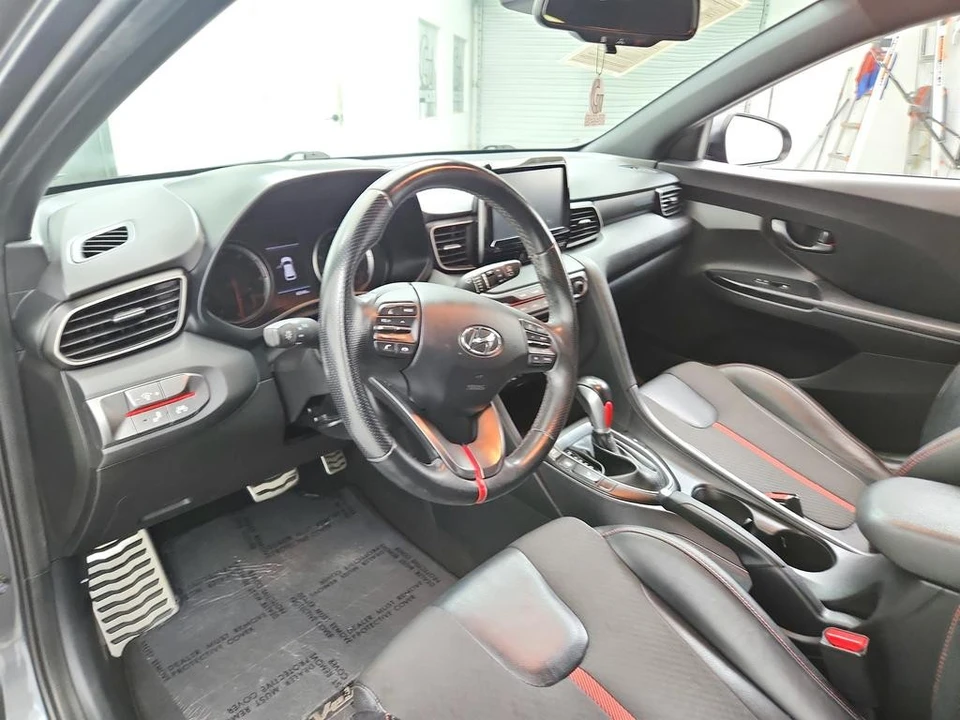 2019 Hyundai Veloster - Image 13 of 31