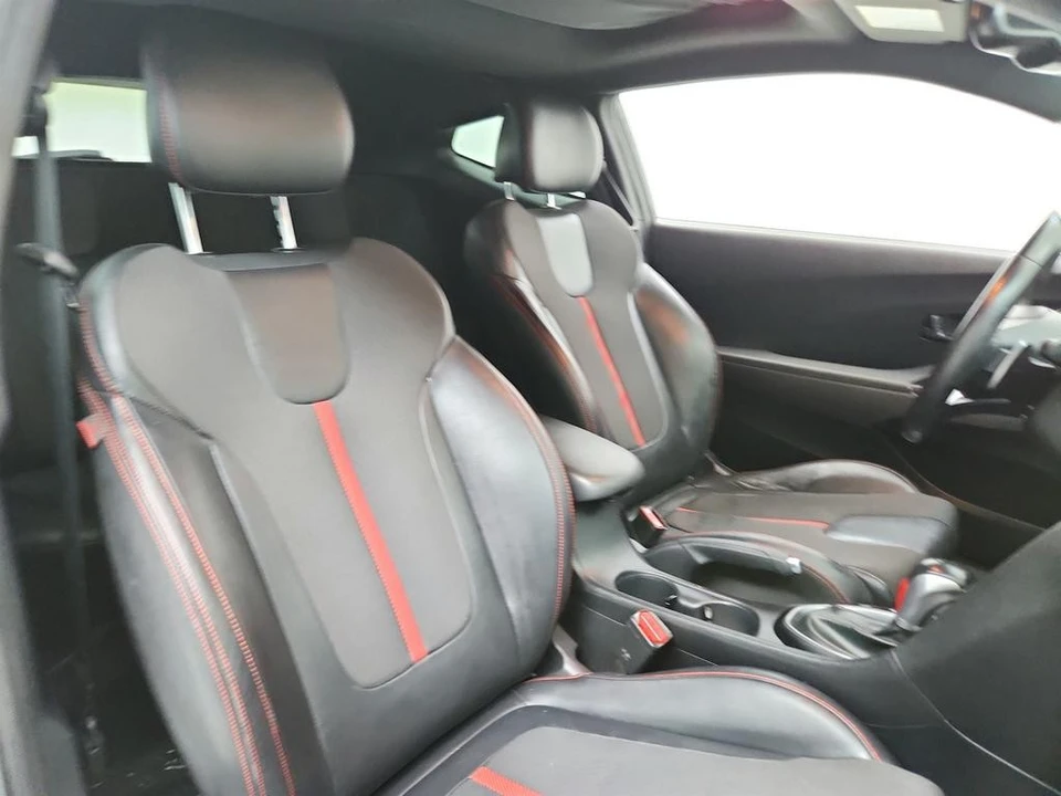2019 Hyundai Veloster - Image 24 of 31